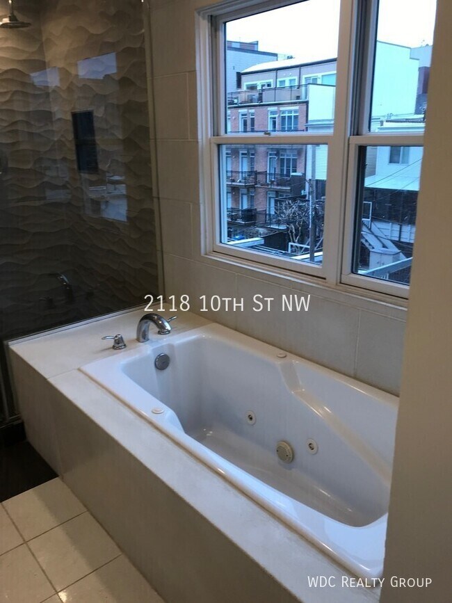 Building Photo - 2118 10th St NW