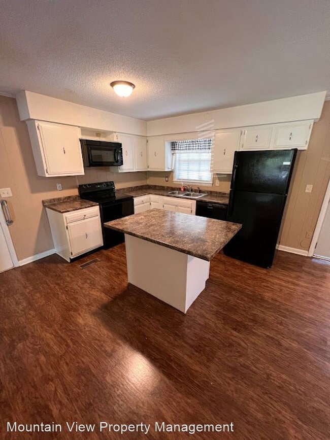 Building Photo - 3 br, 2 bath House - 8635 Surry Cir