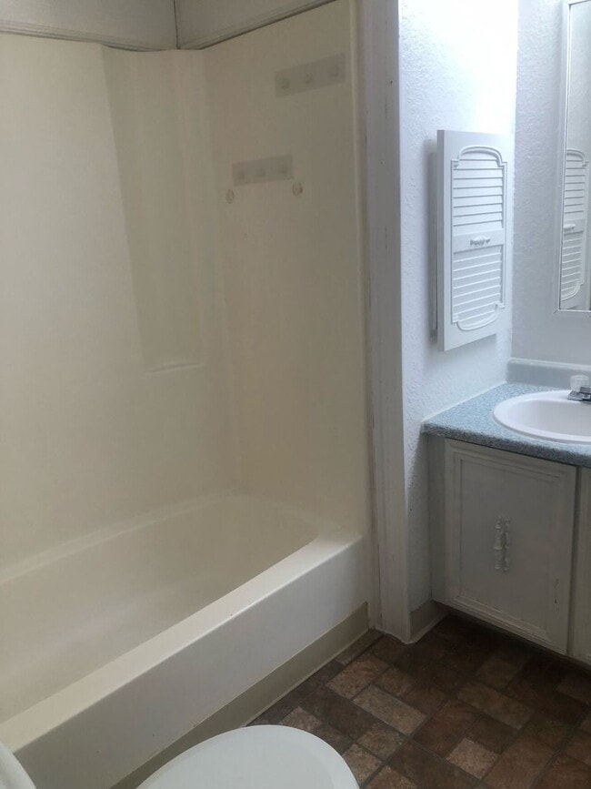 Building Photo - Welcome to the 3 Bedroom Mobile Home in Thornton! Located in the vibrant city of Denver, CO