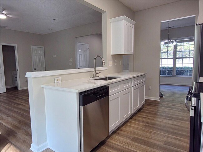 Building Photo - 137 Kenninghall Ct