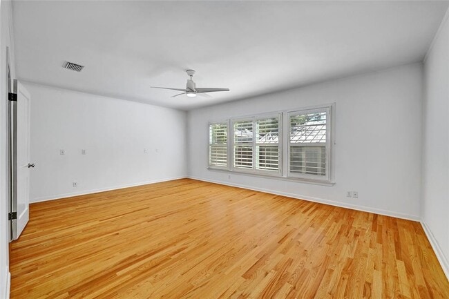 Building Photo - 1203 W 40th St