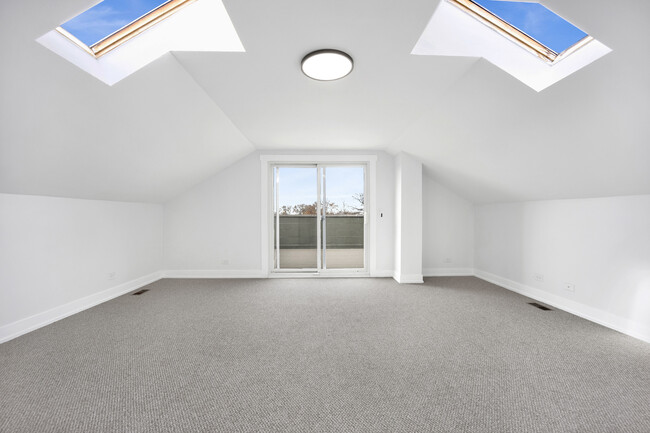 Building Photo - 3316 N Damen Ave