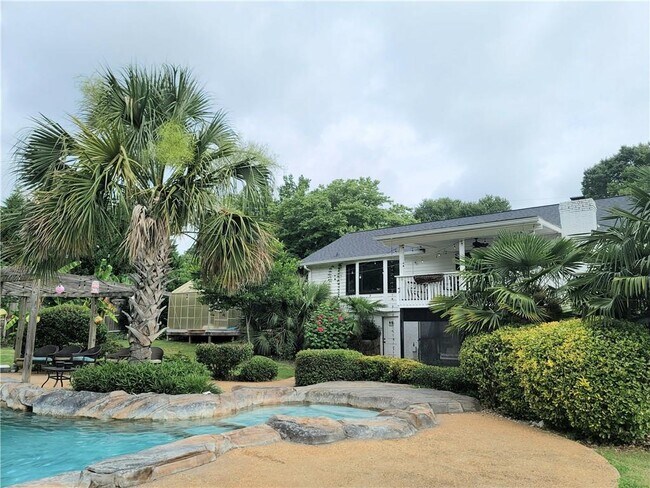 Building Photo - 1679 Rangewood Dr SW