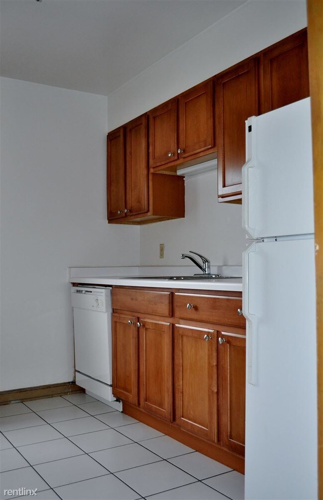 Building Photo - 826 E Henry Clay St