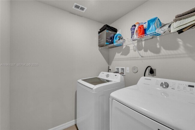 Building Photo - 3506 Joshua Tree St