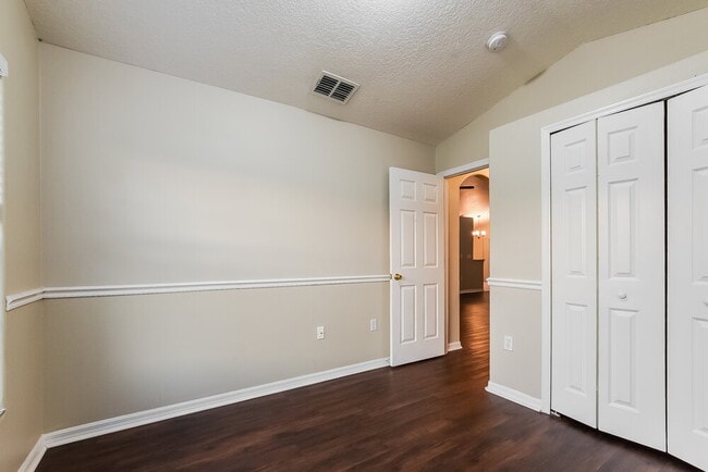 Building Photo - 330 Seville Pointe Ave