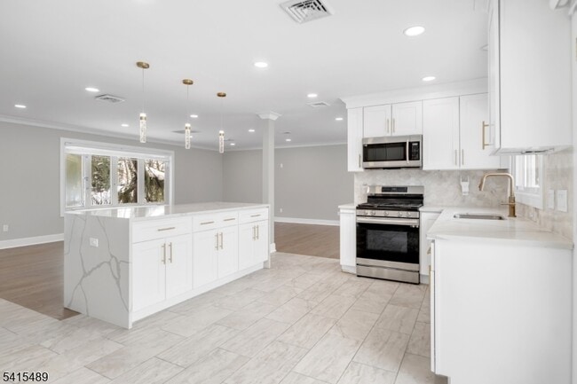 Building Photo - 475 Cedar Ln