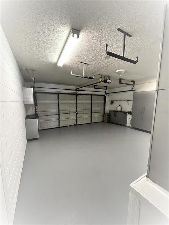 Building Photo - 304 Crisan Ct