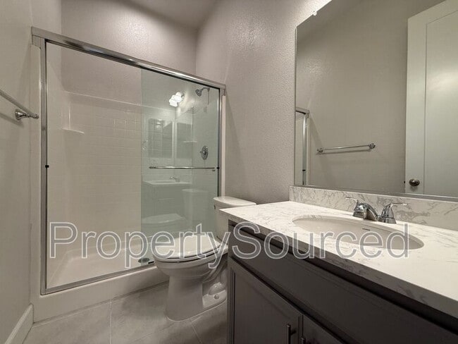 Building Photo - 614 Madrone St