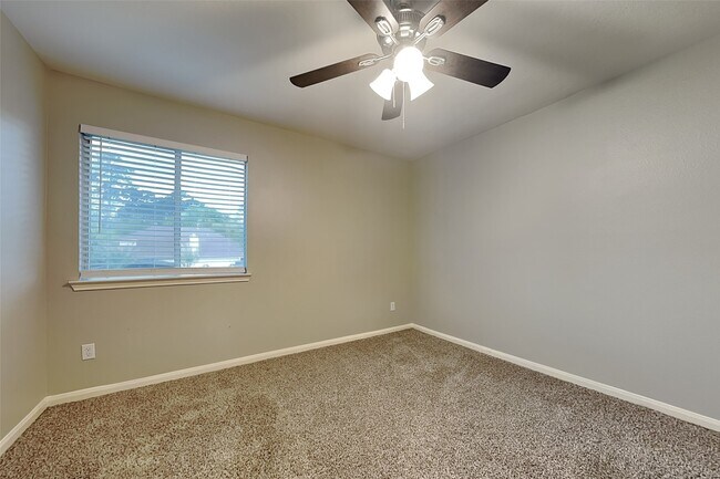 Building Photo - 32414 Angler Park