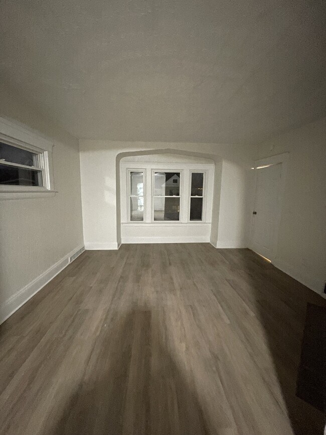 Building Photo - 1159 E 112th St