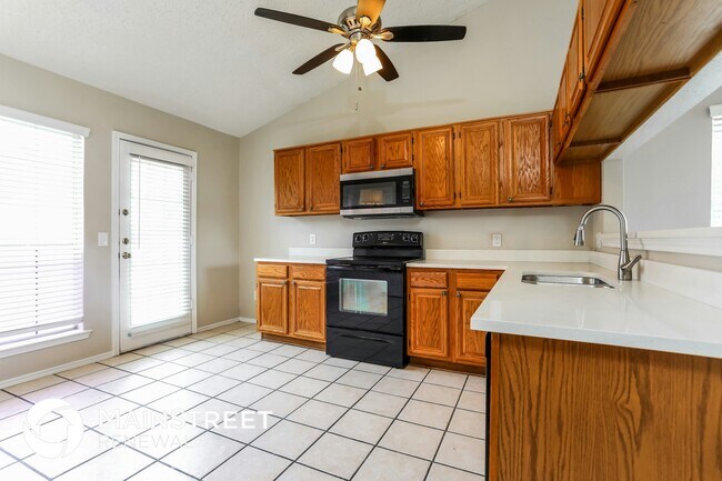 Building Photo - 1328 E Miller Dr