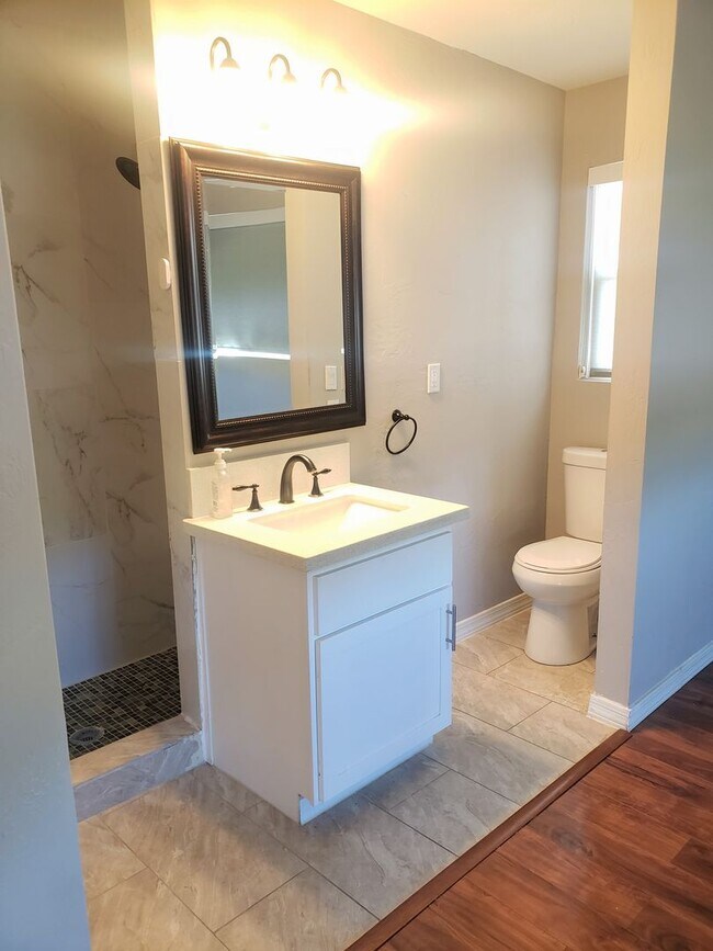 Building Photo - Historic District 3 be d3 bath home w/ RV gate