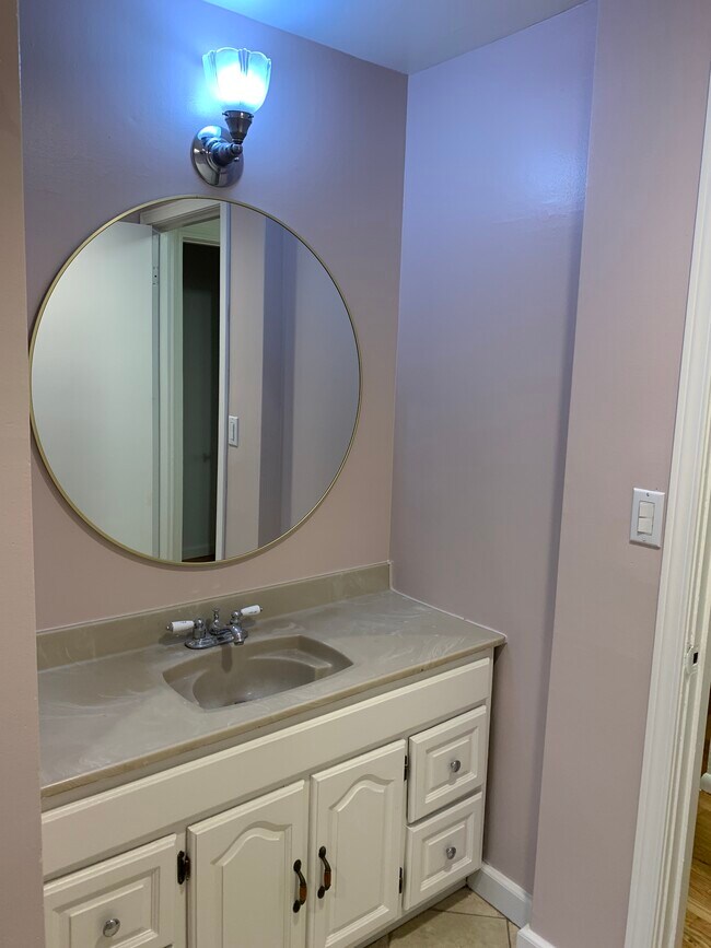 Building Photo - 910 N 149th St