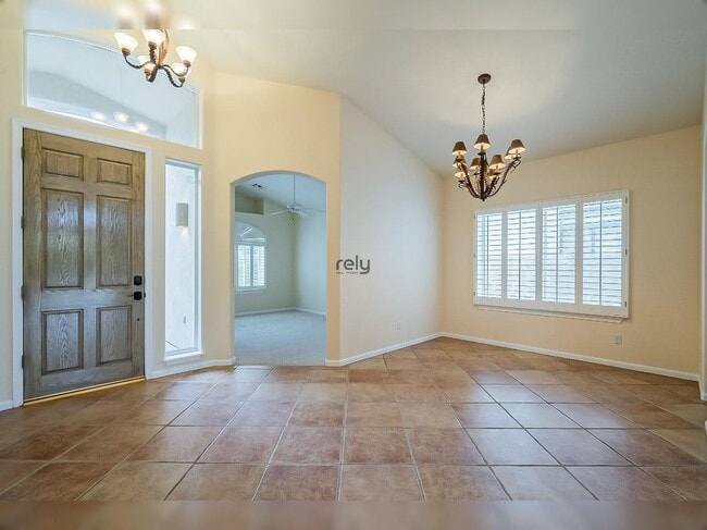 Building Photo - 4605 N Clear Creek Dr