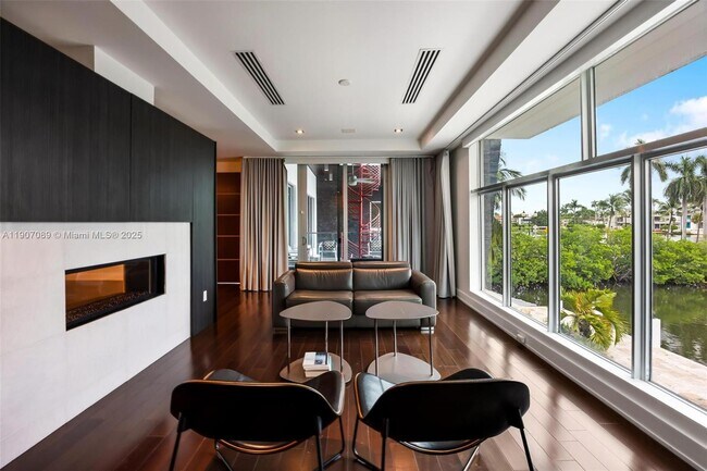 Building Photo - 300 Royal Plaza Dr