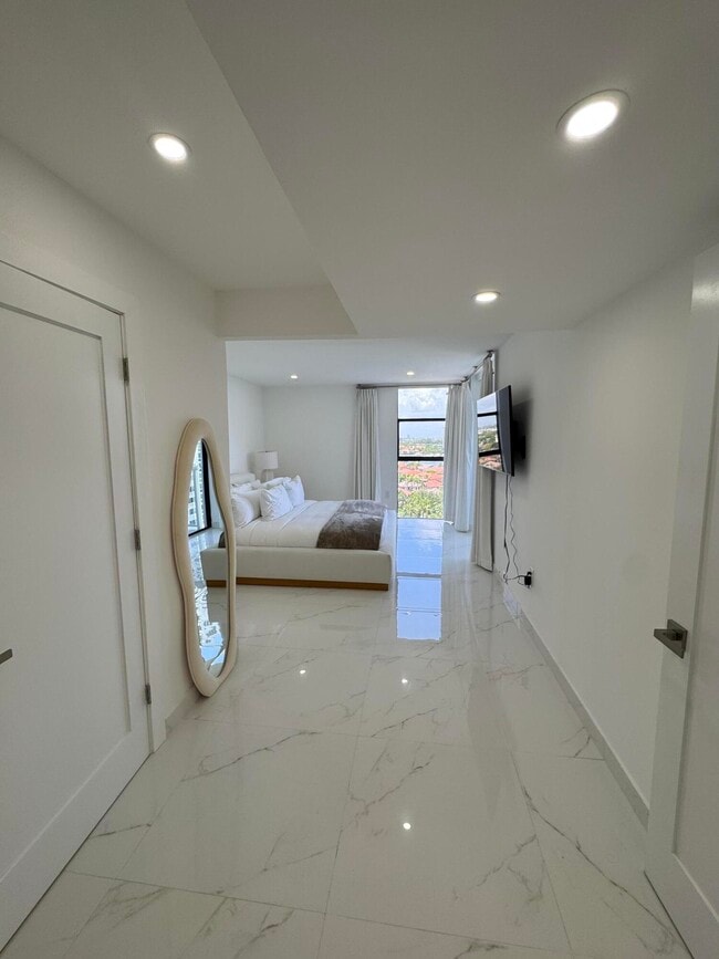 Building Photo - 20515 E Country Club Dr