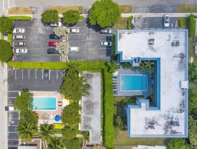 Building Photo - 1975 SE 3rd St