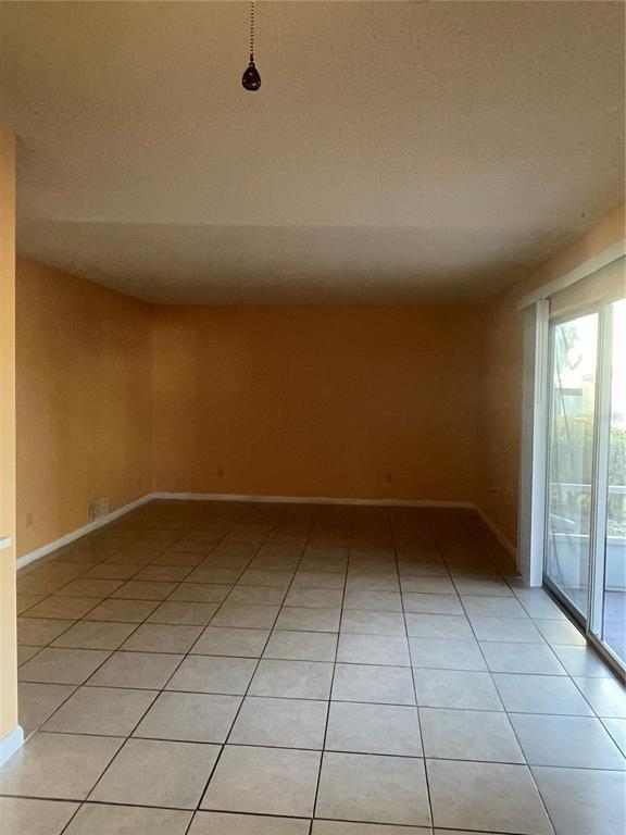 Building Photo - 549 Fairways Dr