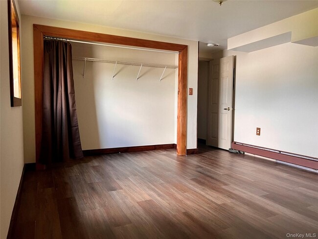 Building Photo - 2 Oak St