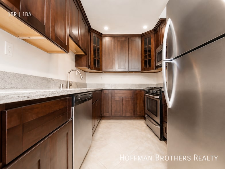 Building Photo - 800 N Las Palmas Ave