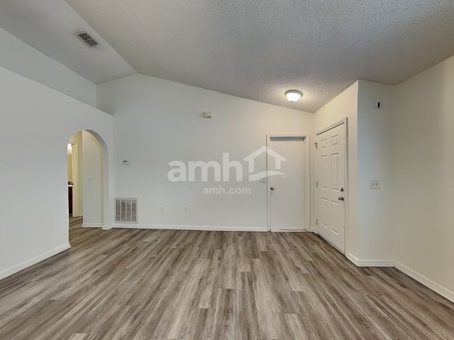 Building Photo - 3627 Gilmore Heights Rd N