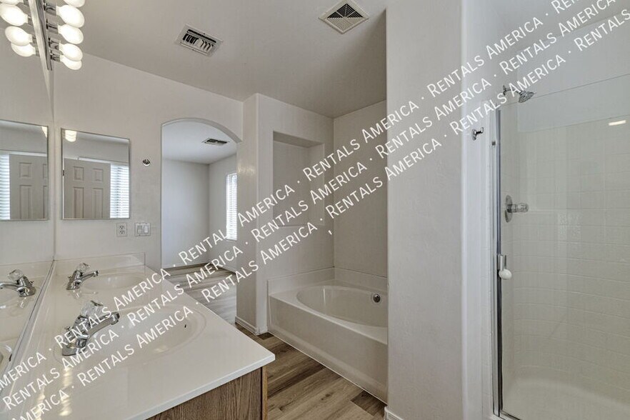 Building Photo - 8421 S Burien Rd