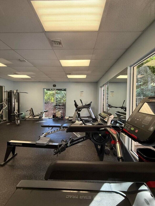 Building Photo - 1140 University Blvd