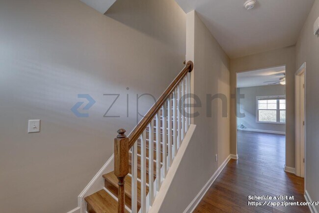 Building Photo - 268 E Webber Ln