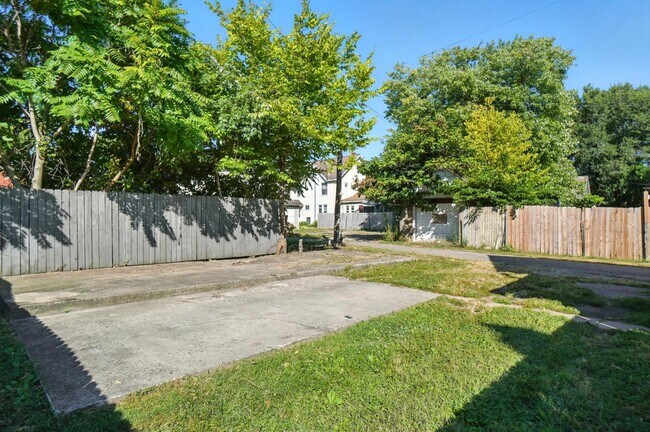 Building Photo - 191 Elmwood Ave