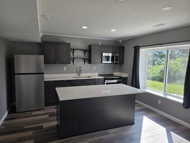 Kitchen with bar top seating - 2821 Greenway Dr