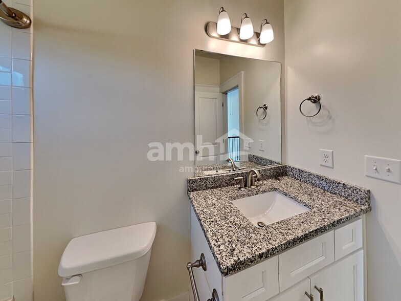 Building Photo - 1065 Adams Haven Bend