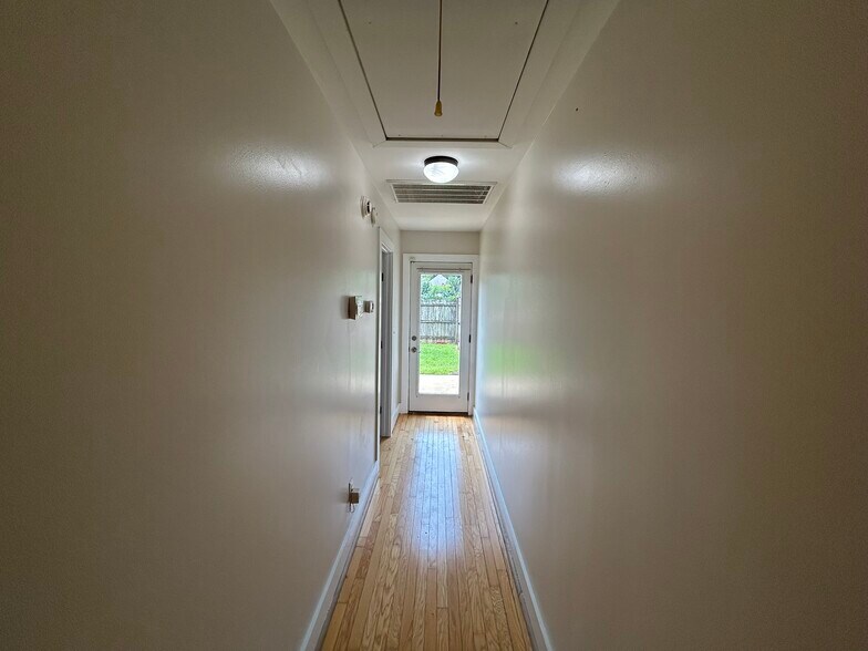Building Photo - 2070 Rossburg Pl