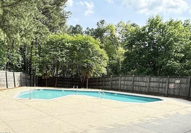 Building Photo - 4100 Sedgewood Dr