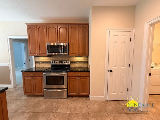 Building Photo - 213 Golf Course Dr