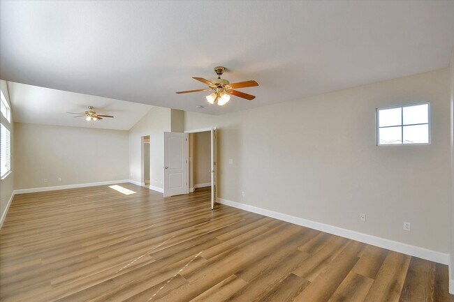 Building Photo - OPEN & SPACIOUS, 4 BEDROOM, 3 BATH 2 STORY...