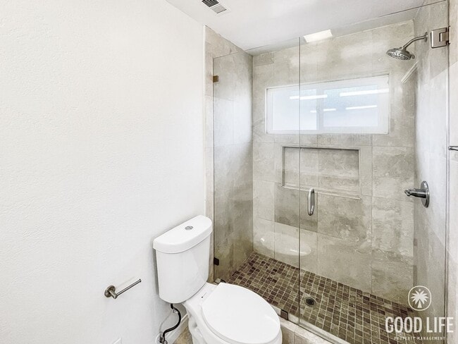 Building Photo - Stunning 4B/2.5BA House in Escondido!