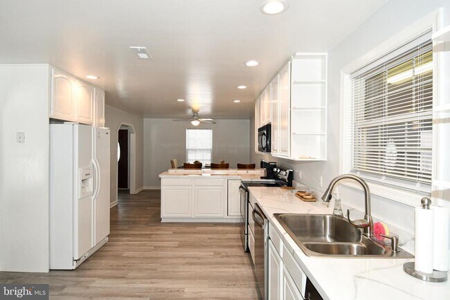 Building Photo - 10049 Meleen Dr