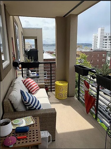 Building Photo - 626 4th Ave W