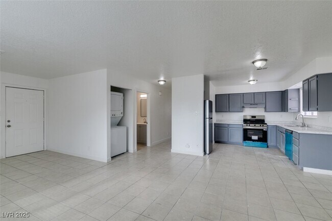 Building Photo - 6987 Mendon Ln