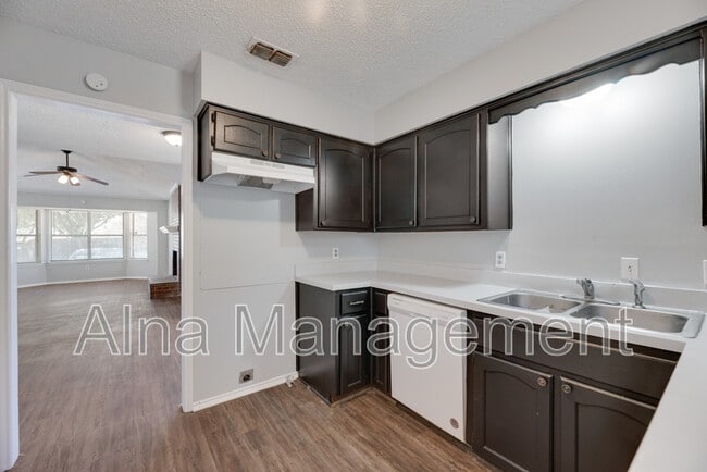 Building Photo - 2212 Windhurst Dr