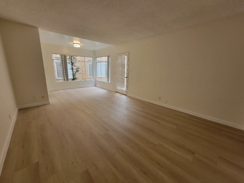 Building Photo - 13531 Wyandotte St