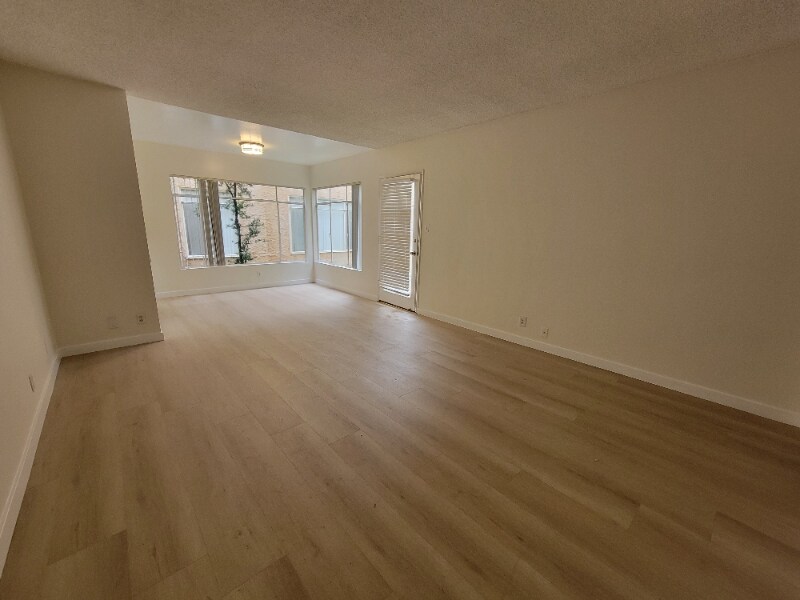 Building Photo - 13531 Wyandotte St
