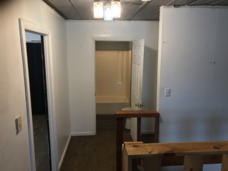 Building Photo - 10032 Hwy 421 S