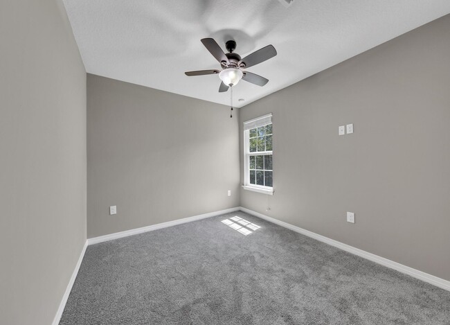 Building Photo - 129 Fairway Dr