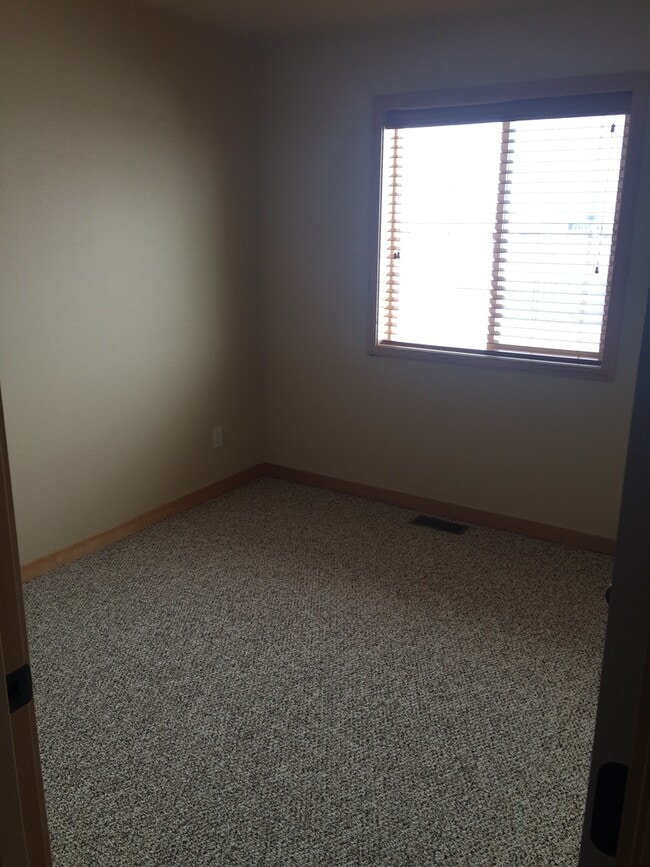 Building Photo - 3 Bedroom 2 Bathroom 4-Plex