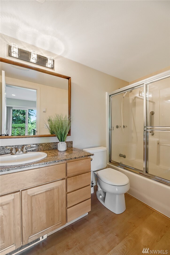 Full Bathroom - 14210 56th Ave S