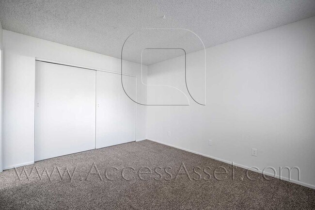 Building Photo - 41012 Beachwood Ave