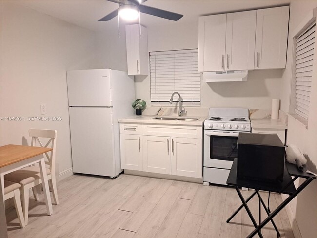 Building Photo - 2220 N 57th Way