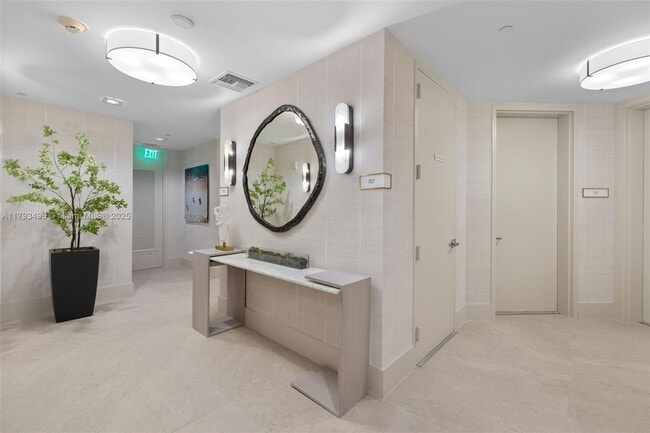 Building Photo - 5959 Collins Ave